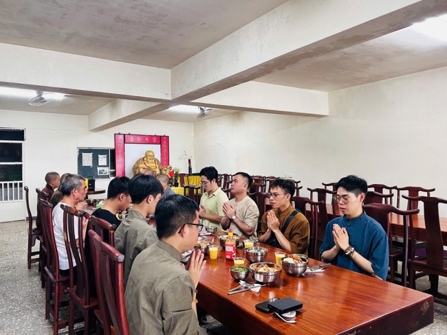 Dharma assembly for worshiping Bodhisattva Avalokitesvara – One-Day Practice at Linh An Pagoda in Taiwan