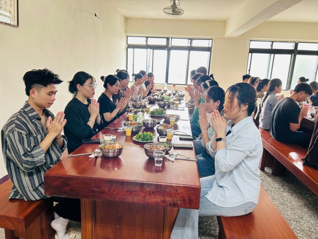Dharma assembly for worshiping Bodhisattva Avalokitesvara – One-Day Practice at Linh An Pagoda in Taiwan