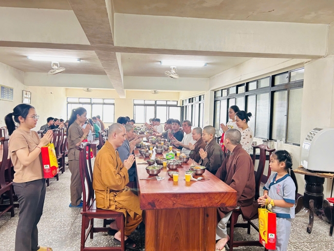Dharma assembly for worshiping Bodhisattva Avalokitesvara – One-Day Practice at Linh An Pagoda in Taiwan