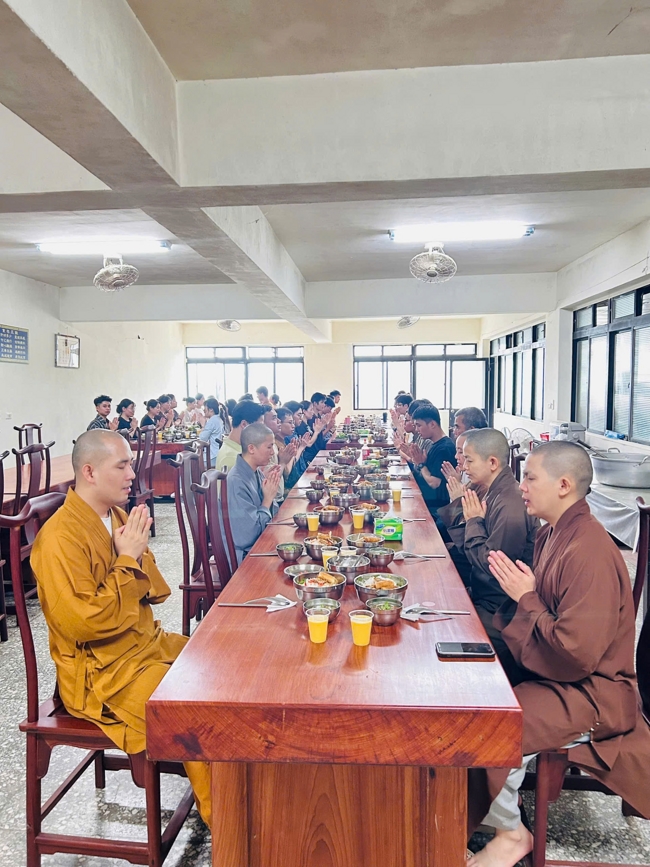 Dharma assembly for worshiping Bodhisattva Avalokitesvara – One-Day Practice at Linh An Pagoda in Taiwan