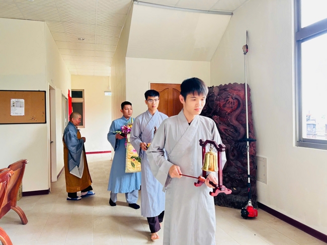 Dharma assembly for worshiping Bodhisattva Avalokitesvara – One-Day Practice at Linh An Pagoda in Taiwan