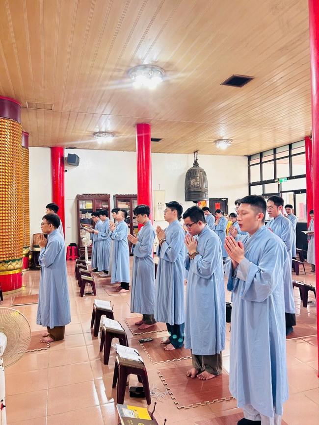 Dharma assembly for worshiping Bodhisattva Avalokitesvara – One-Day Practice at Linh An Pagoda in Taiwan