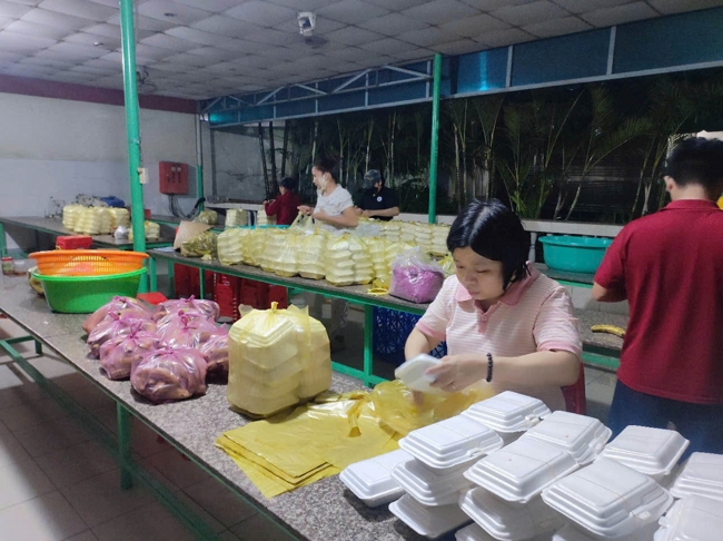 Giving box-lunch portions on occasion the Summer Retreat 2025