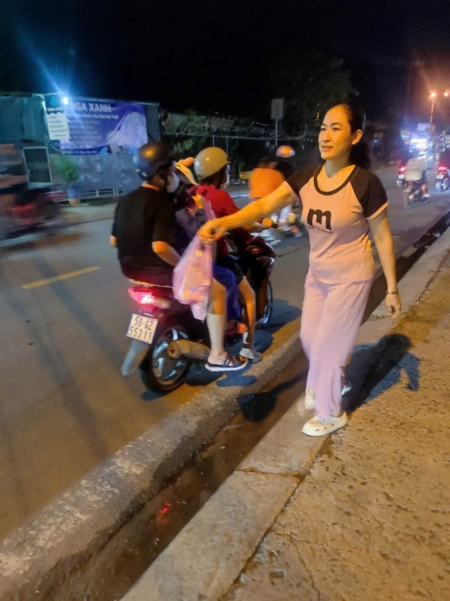 Giving box-lunch portions on occasion the Summer Retreat 2025