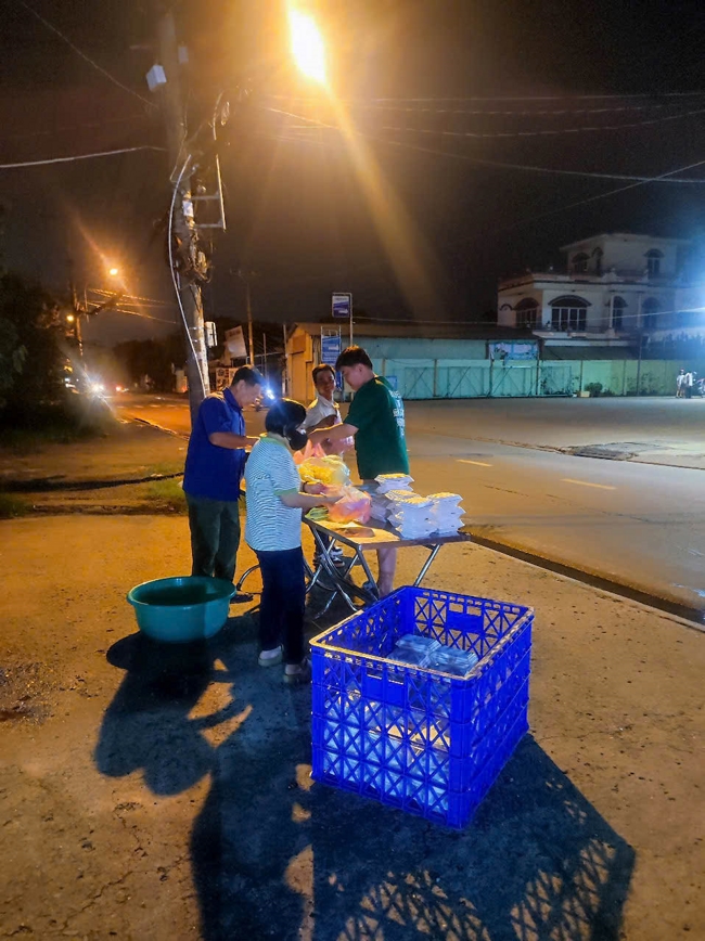 Giving box-lunch portions on occasion the Summer Retreat 2025