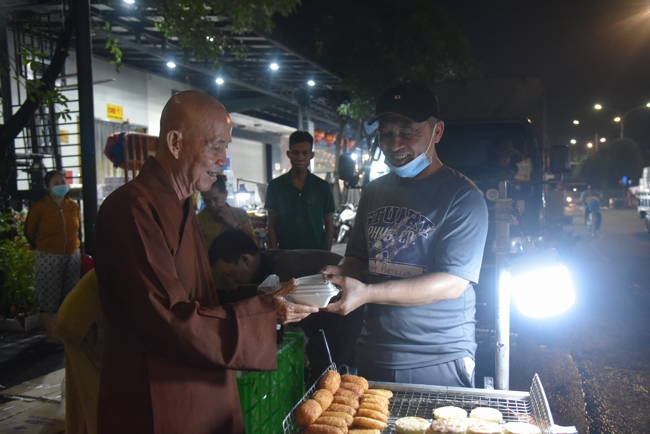 Giving box-lunch portions on occasion the Summer Retreat 2025