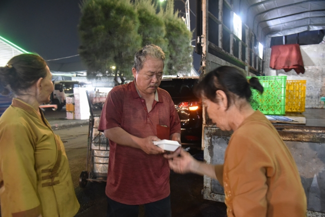 Giving box-lunch portions on occasion the Summer Retreat 2025