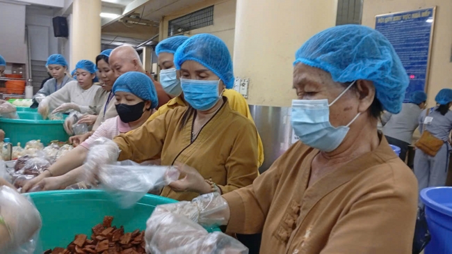 Giving box-lunch portions on occasion the Summer Retreat 2025