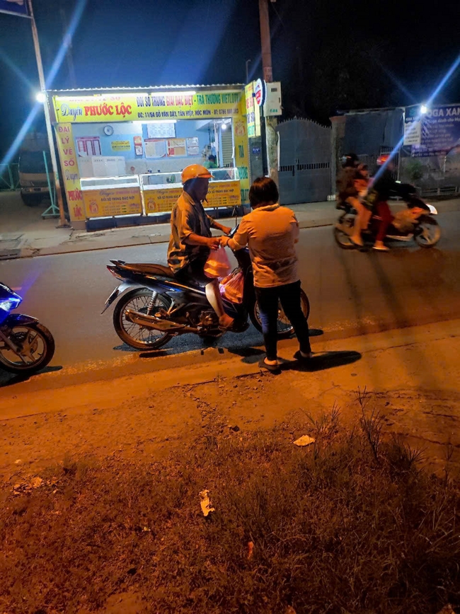 Giving box-lunch portions on occasion the Summer Retreat 2025