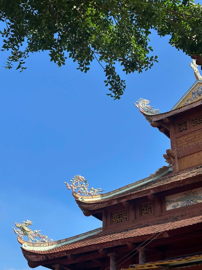 Offering to the rain-retreat schools in Thanh Hoa and Hoang Phap pagoda of Dong Cao Pagoda