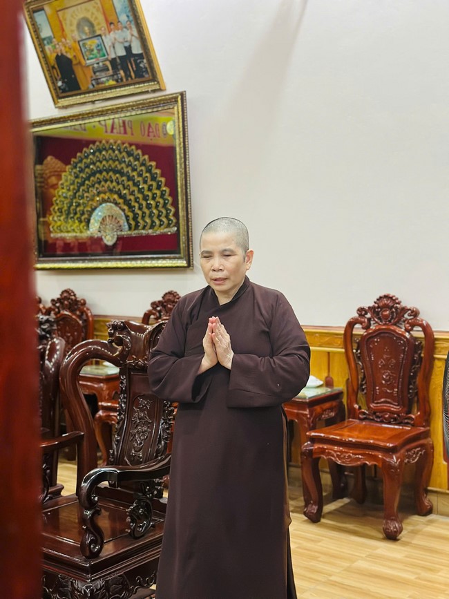 Offering to the rain-retreat schools in Thanh Hoa and Hoang Phap pagoda of Dong Cao Pagoda