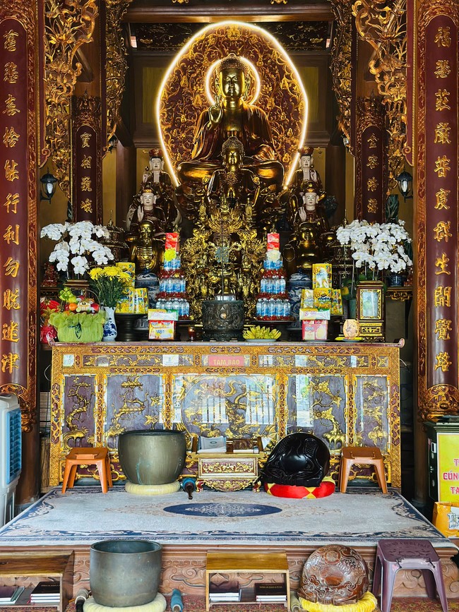 Offering to the rain-retreat schools in Thanh Hoa and Hoang Phap pagoda of Dong Cao Pagoda