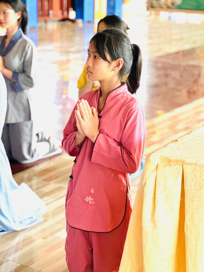 Offering to the rain-retreat schools in Thanh Hoa and Hoang Phap pagoda of Dong Cao Pagoda