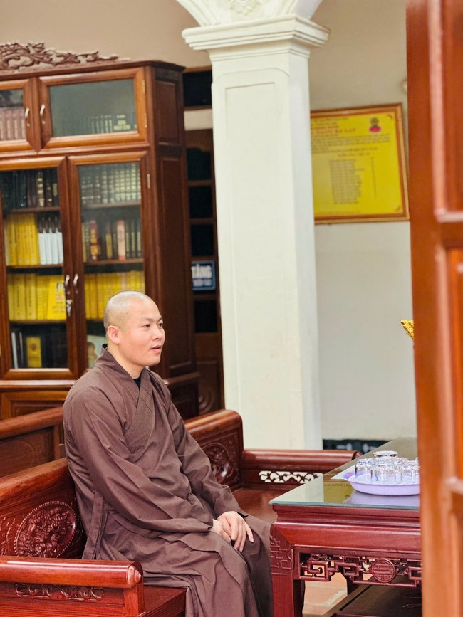 Offering to the rain-retreat schools in Thanh Hoa and Hoang Phap pagoda of Dong Cao Pagoda