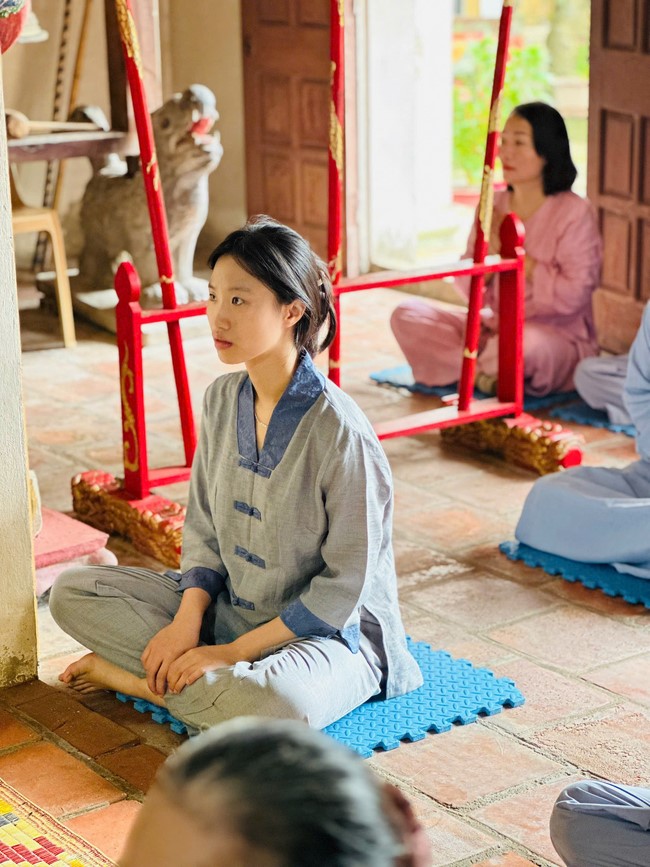 Offering to the rain-retreat schools in Thanh Hoa and Hoang Phap pagoda of Dong Cao Pagoda