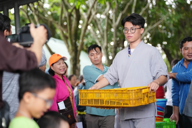 Phóng sinh tại bến phà Bình Mỹ