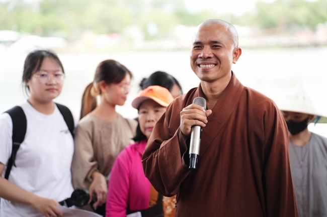 Phóng sinh tại bến phà Bình Mỹ