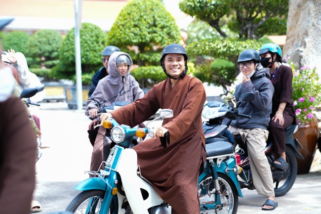 Phóng sinh tại bến phà Bình Mỹ