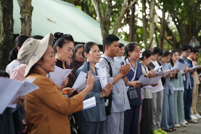 Phóng sinh tại bến phà Bình Mỹ