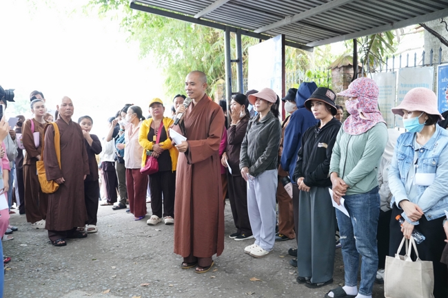 Phóng sinh tại bến phà Bình Mỹ