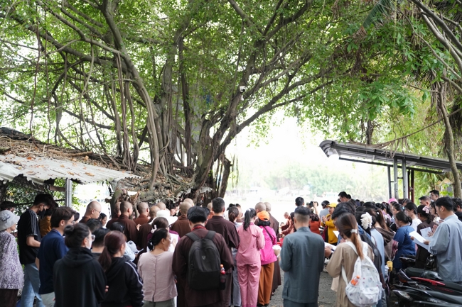 Phóng sinh tại bến phà Bình Mỹ