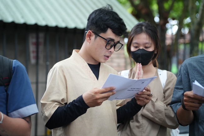 Phóng sinh tại bến phà Bình Mỹ