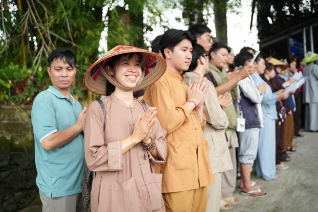 Phóng sinh tại bến phà Bình Mỹ