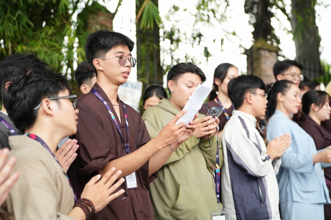 Phóng sinh tại bến phà Bình Mỹ