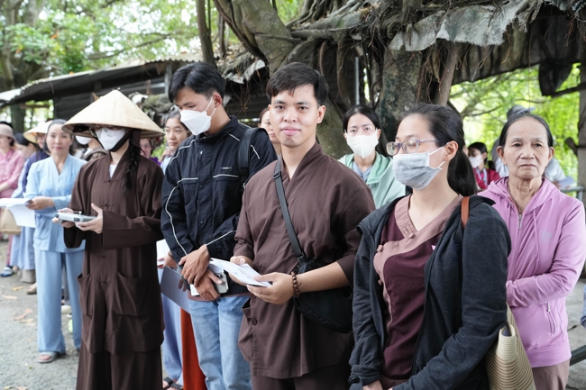 Phóng sinh tại bến phà Bình Mỹ