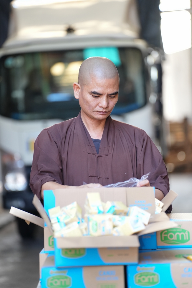 Giving vegetarian vermicelli at Thanh Loc  Paralytic Supporting and Nurturing Center in the Temple's Charity Activities