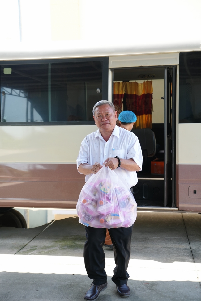 Giving vegetarian vermicelli at Thanh Loc  Paralytic Supporting and Nurturing Center in the Temple's Charity Activities