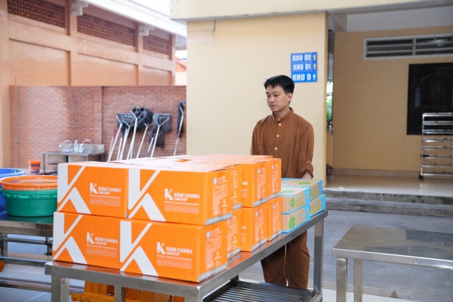 Giving vegetarian vermicelli at Thanh Loc  Paralytic Supporting and Nurturing Center in the Temple's Charity Activities