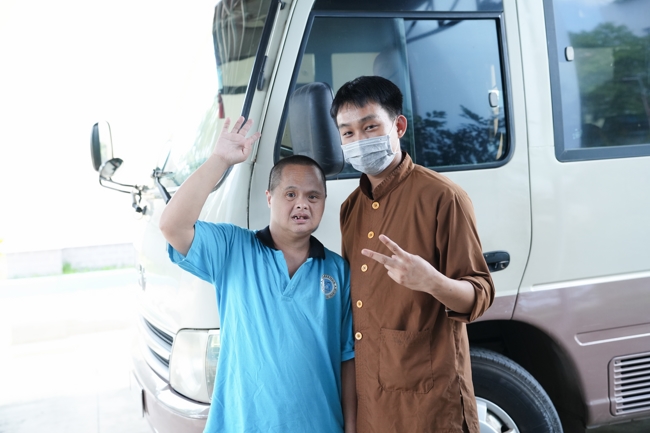 Giving vegetarian vermicelli at Thanh Loc  Paralytic Supporting and Nurturing Center in the Temple's Charity Activities