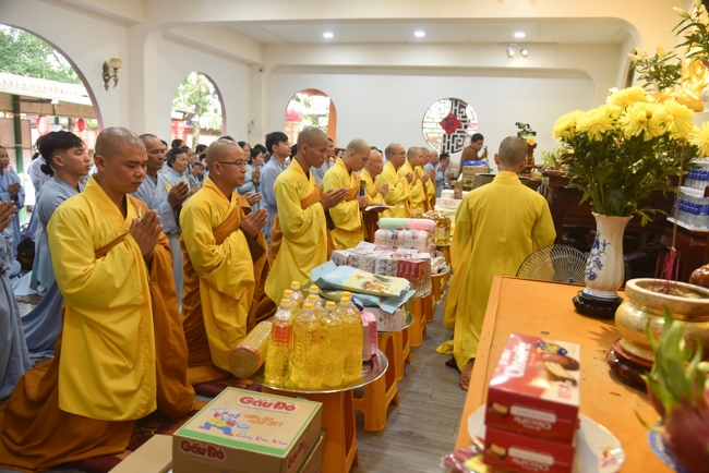 Ban Từ Thiện: Cúng dường các tự viện, đạo tràng thuộc tông phong Tổ đình Hoằng Pháp tại Đồng Nai và Lâm Đồng