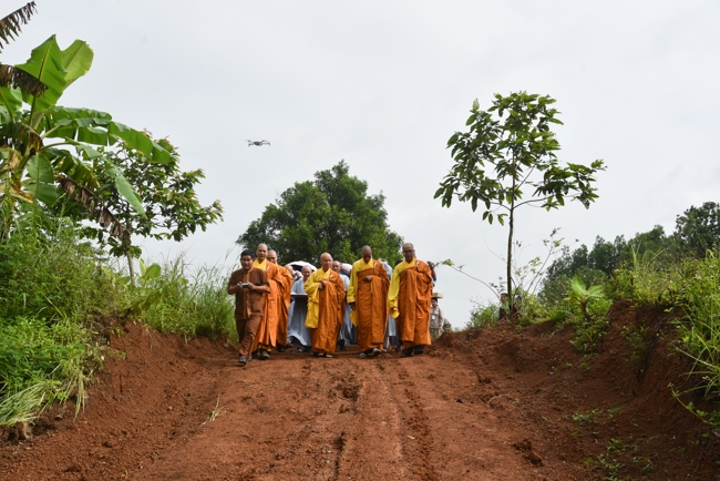 Ban Từ Thiện: Cúng dường các tự viện, đạo tràng thuộc tông phong Tổ đình Hoằng Pháp tại Đồng Nai và Lâm Đồng