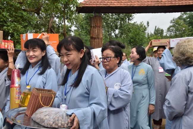 Ban Từ Thiện: Cúng dường các tự viện, đạo tràng thuộc tông phong Tổ đình Hoằng Pháp tại Đồng Nai và Lâm Đồng