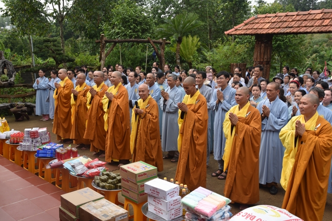 Ban Từ Thiện: Cúng dường các tự viện, đạo tràng thuộc tông phong Tổ đình Hoằng Pháp tại Đồng Nai và Lâm Đồng