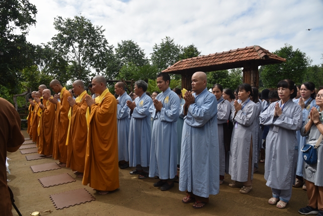 Ban Từ Thiện: Cúng dường các tự viện, đạo tràng thuộc tông phong Tổ đình Hoằng Pháp tại Đồng Nai và Lâm Đồng