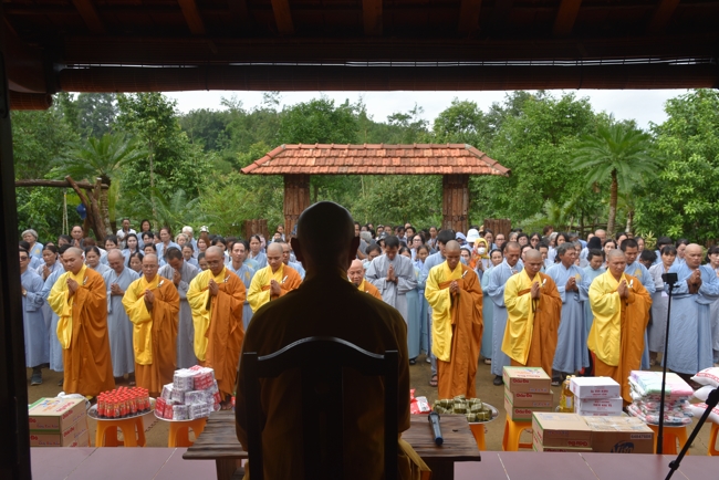 Ban Từ Thiện: Cúng dường các tự viện, đạo tràng thuộc tông phong Tổ đình Hoằng Pháp tại Đồng Nai và Lâm Đồng