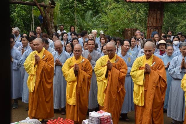 Ban Từ Thiện: Cúng dường các tự viện, đạo tràng thuộc tông phong Tổ đình Hoằng Pháp tại Đồng Nai và Lâm Đồng