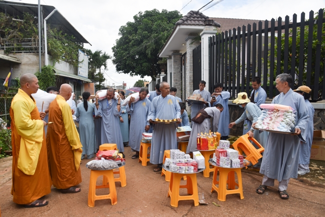 Ban Từ Thiện: Cúng dường các tự viện, đạo tràng thuộc tông phong Tổ đình Hoằng Pháp tại Đồng Nai và Lâm Đồng