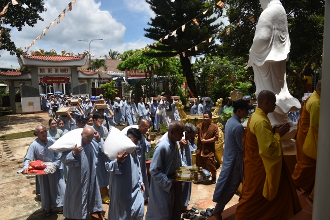 Ban Từ Thiện: Cúng dường các tự viện, đạo tràng thuộc tông phong Tổ đình Hoằng Pháp tại Đồng Nai và Lâm Đồng
