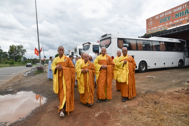 Ban Từ Thiện: Cúng dường các tự viện, đạo tràng thuộc tông phong Tổ đình Hoằng Pháp tại Đồng Nai và Lâm Đồng