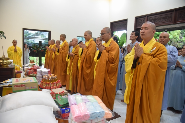 Ban Từ Thiện: Cúng dường các tự viện, đạo tràng thuộc tông phong Tổ đình Hoằng Pháp tại Đồng Nai và Lâm Đồng