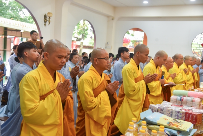 Ban Từ Thiện: Cúng dường các tự viện, đạo tràng thuộc tông phong Tổ đình Hoằng Pháp tại Đồng Nai và Lâm Đồng