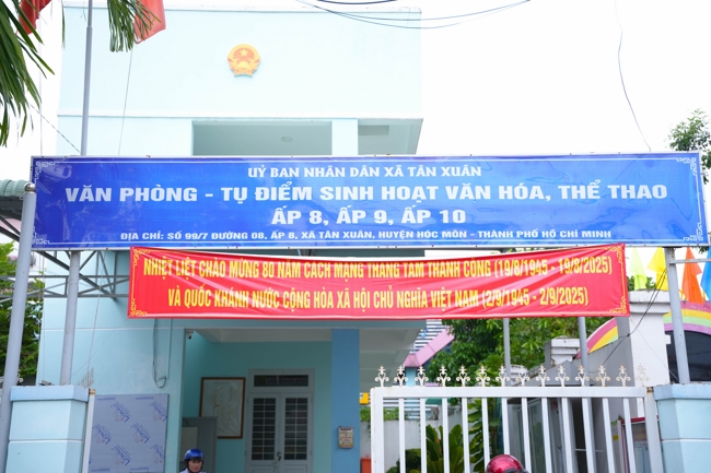 Giving gifts in the Ullambana season in the pagoda charity activities