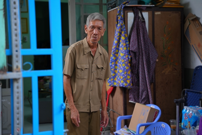 Giving gifts in the Ullambana season in the pagoda charity activities