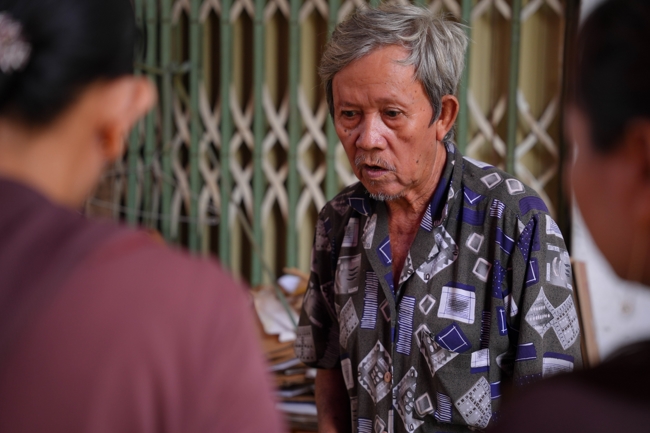 Giving gifts in the Ullambana season in the pagoda charity activities