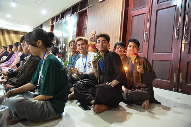 Khoá tu “Sinh viên hướng về Phật pháp”