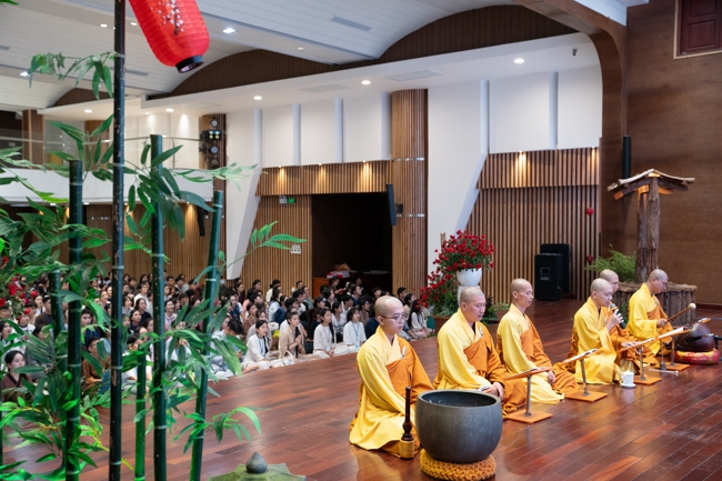 Khoá tu “Sinh viên hướng về Phật pháp”